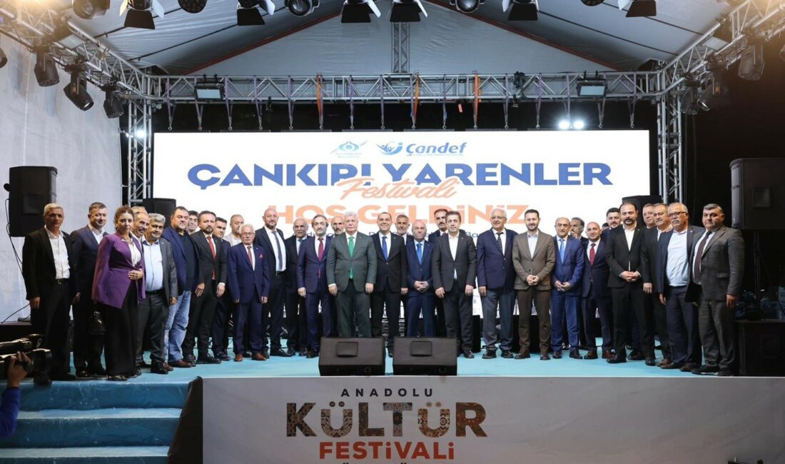 Sultangazi Belediyesi’nin düzenlediği Anadolu Kültür Festivali kapsamında, konserlerden halk oyunlarına,