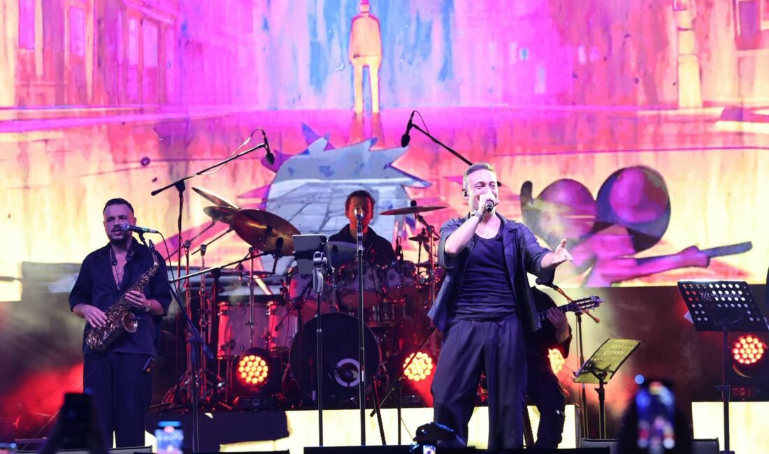 Sultangazi Belediyesi, 30 Ağustos Zafer Bayramı’nı muhteşem bir konserle kutladı.