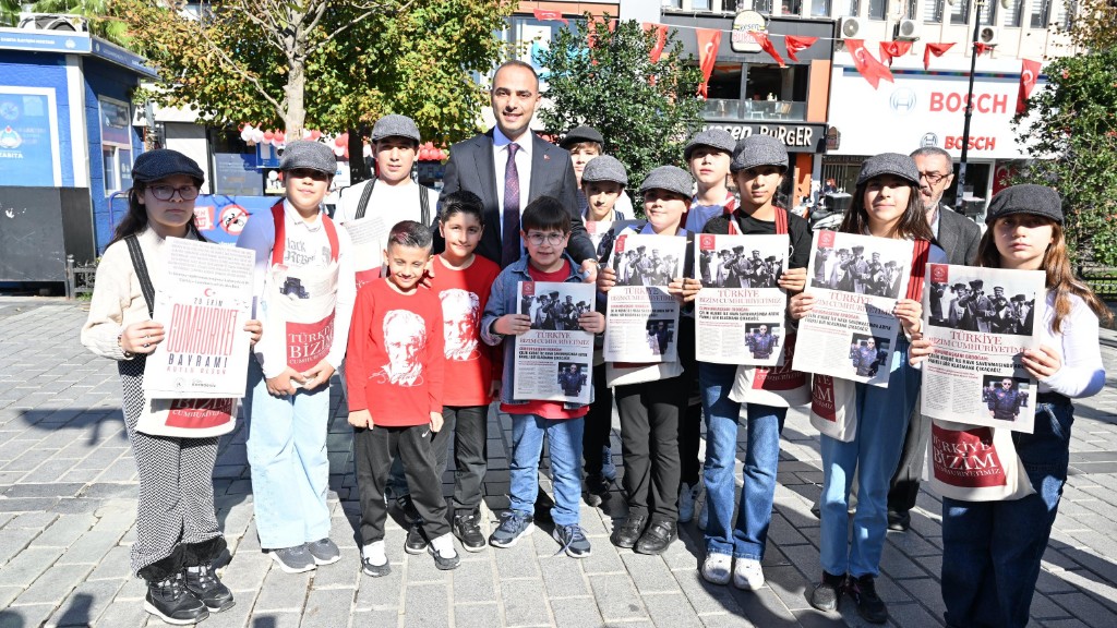 Gaziosmanpaşa Belediyesi, Cumhuriyetin 102. yılına özel bastırdığı Türkiye Bizim Cumhuriyetimiz