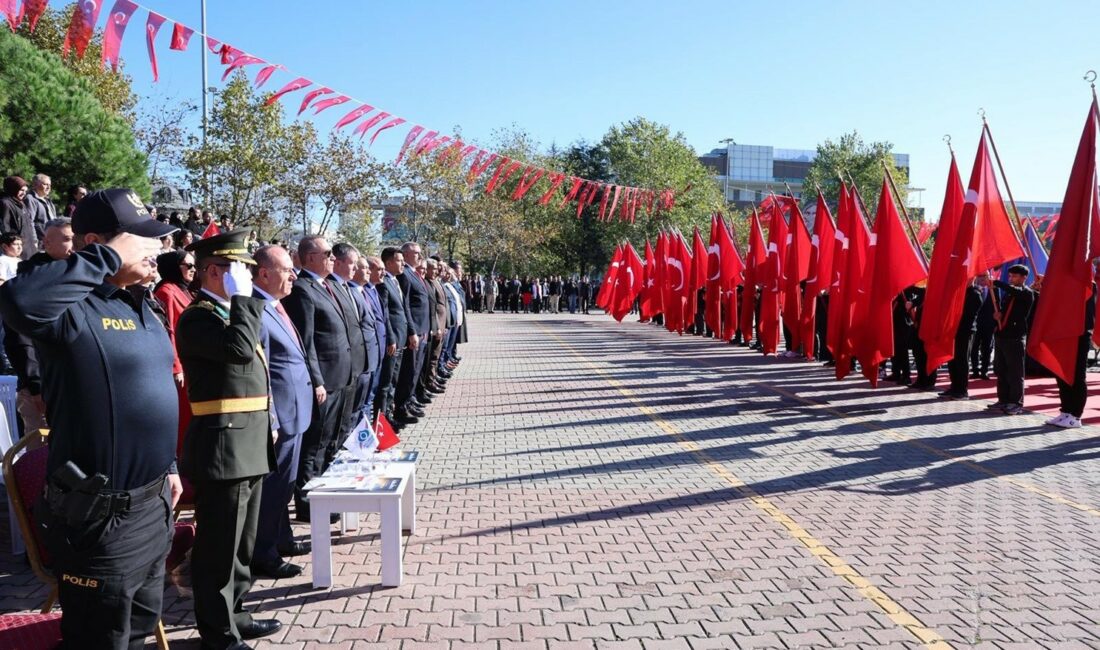 Cumhuriyetin 102. yılı tüm Türkiye’de olduğu gibi Sultangazi’de de coşkuyla