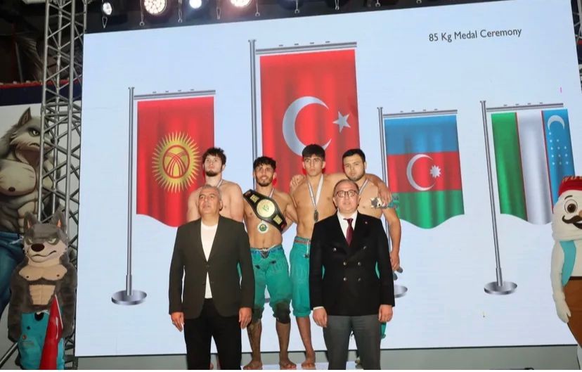 Kahramanmaraş’ta düzenlenen Karakucak Güreşi Dünya Şampiyonası’nda Sultangazili Güreşçi Türkiye’ye büyük