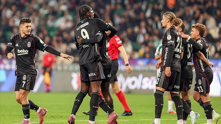 Trendyol Süper Lig'in 3. haftasından ertelenen maçta Beşiktaş, deplasmanda TÜMOSAN