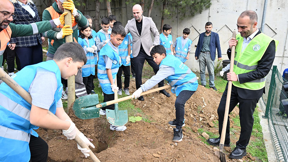 Gaziosmanpaşa’da 350 öğrenci, “Milli Ağaçlandırma Günü” ve “Sıfır Atık Projesi”