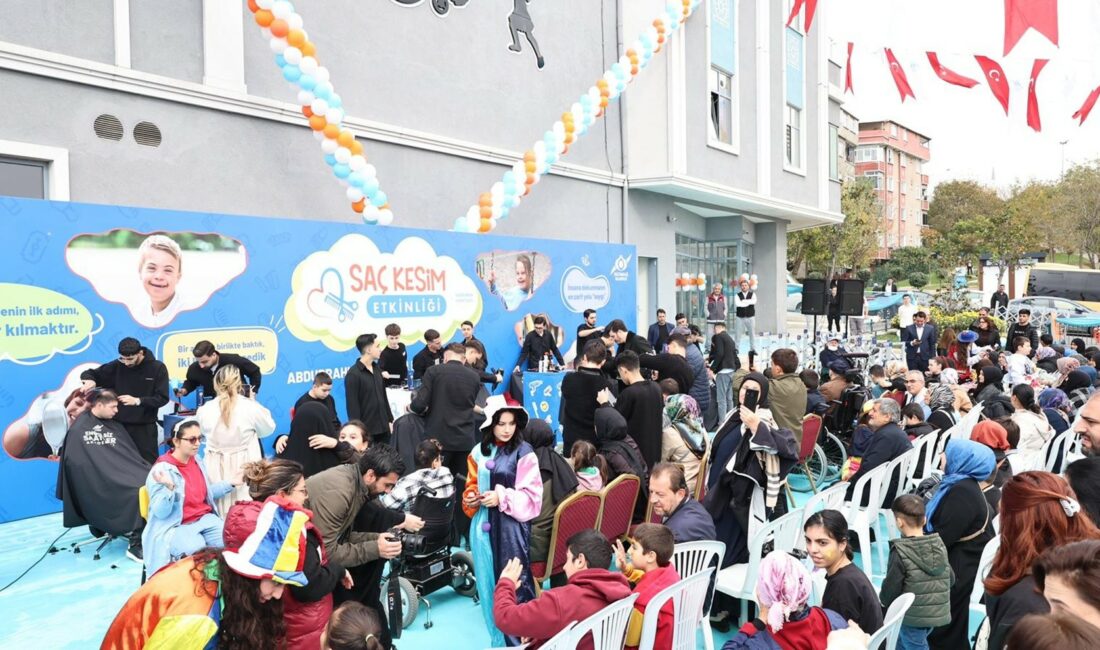Sultangazi Belediyesi, özel gereksinimli bireyler için saç kesim etkinliği düzenledi.