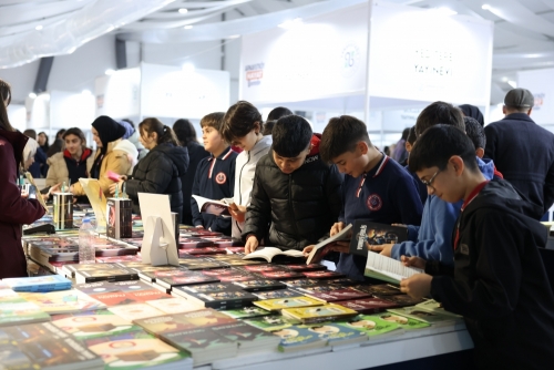 Arnavutköy Belediyesi tarafından düzenlenen 1. Arnavutköy Kitap Fuarı, 75 yazar,