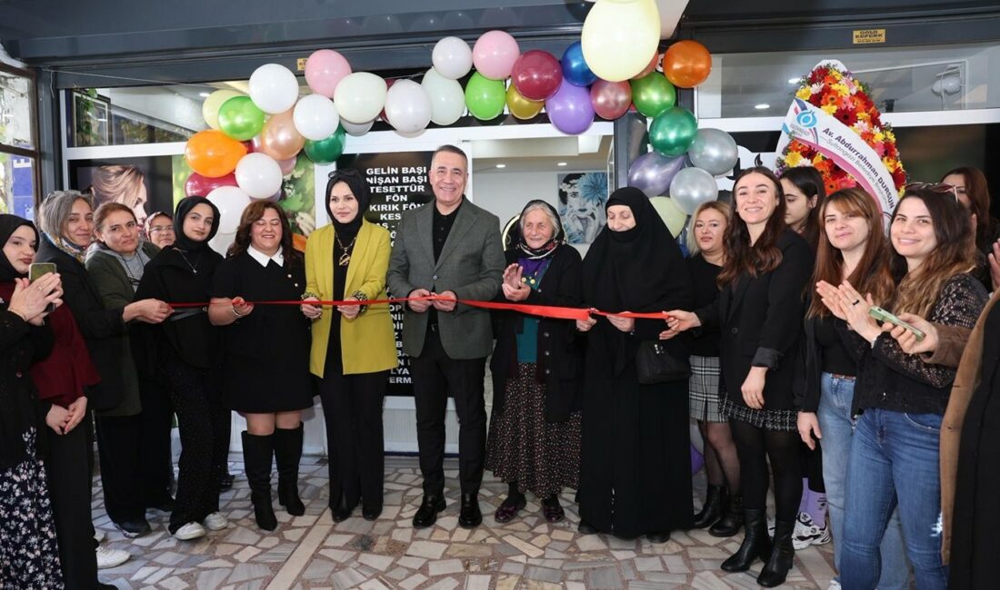 Sultangazi Belediyesi’nin sanat ve meslek edindirme kursları sayesinde bir kadın