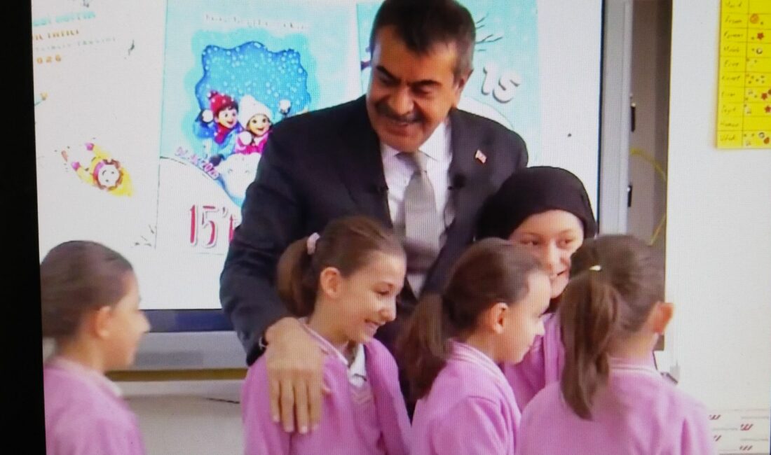 Bakan Yusuf Tekin, Ağrı’da karne sevincine katıldı Bakan Yusuf Tekin, Ağrı'da beşizlerin karne sevincine ortak oldu.