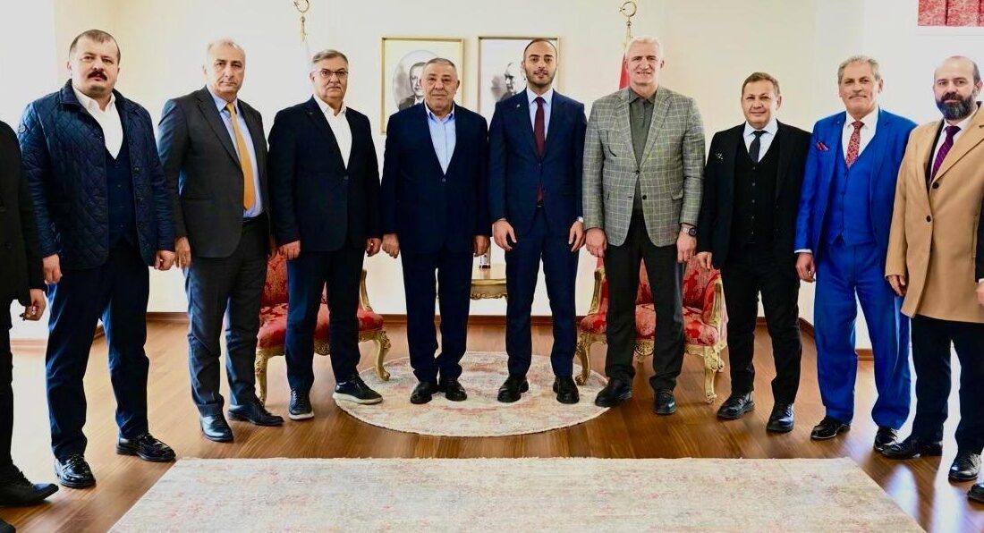 Karadeniz Sivil Toplum Kuruluşları Konfederasyonu Üyesi Muzaffer Soylu ve beraberindeki
