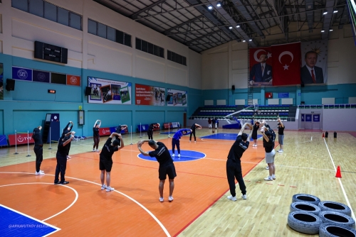 Akademi Arnavutköy bünyesinde yürüttüğümüz POMEM hazırlık kurslarıyla, polislik hedefi olan