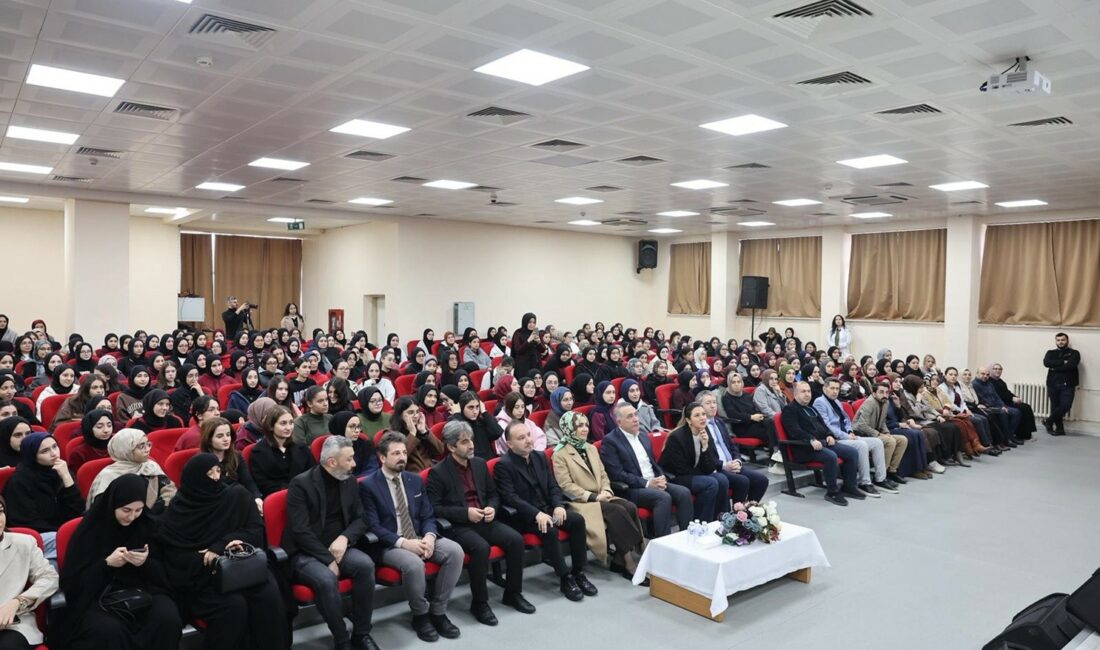 Sultangazi Belediye Başkanı Abdurrahman Dursun;  Gazeteci Fulya Öztürk ve