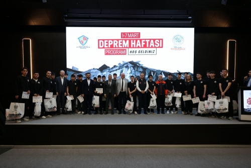 Arnavutköy Belediyesi tarafından Deprem Haftası kapsamında düzenlenen programda akademisyenler, arama