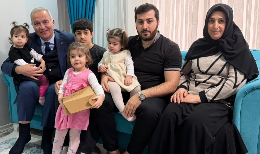 AK Parti Gaziosmanpaşa’dan Şehitler Haftası’nda Şehit Ailelerine ve Şehitliklere Vefa Ziyareti AK Parti Gaziosmanpaşa İlçe Başkanı Av. İsmail Ergüneş, 14–20 Nisan