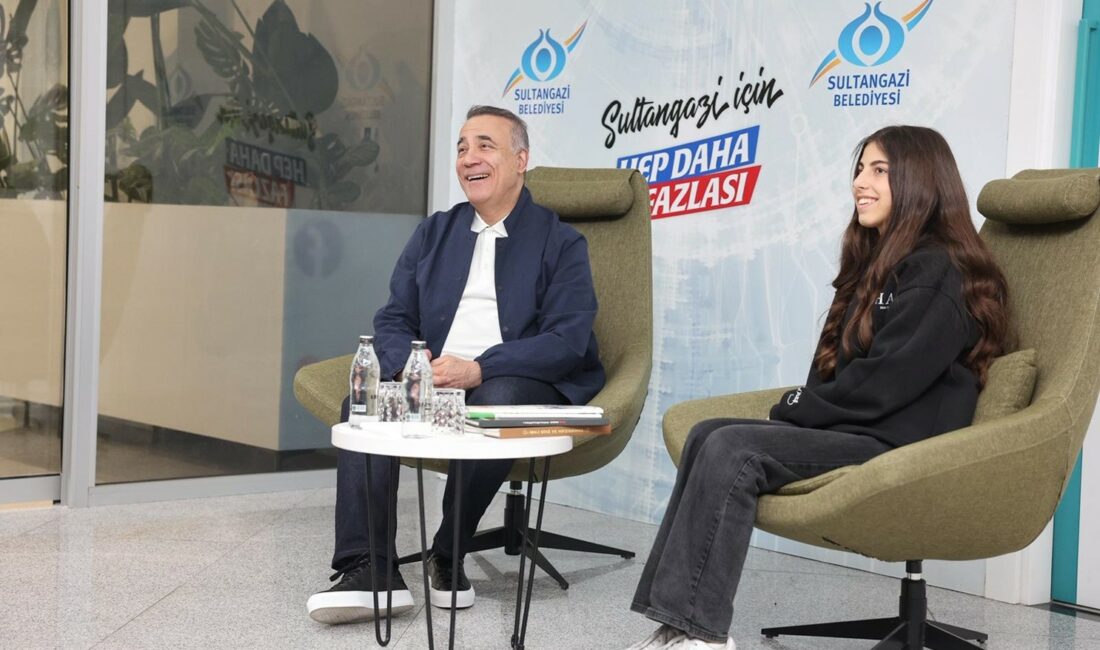 Gençlik Buluşmaları Tam Gaz Devam Sultangazi Belediye Başkanı Abdurrahman Dursun, gençlerle bir araya gelmeye devam