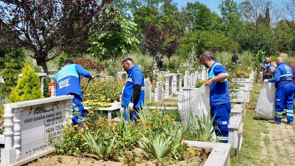 Kurban Bayramı öncesinde vatandaşların kabir ziyaretlerini daha temiz ve düzenli