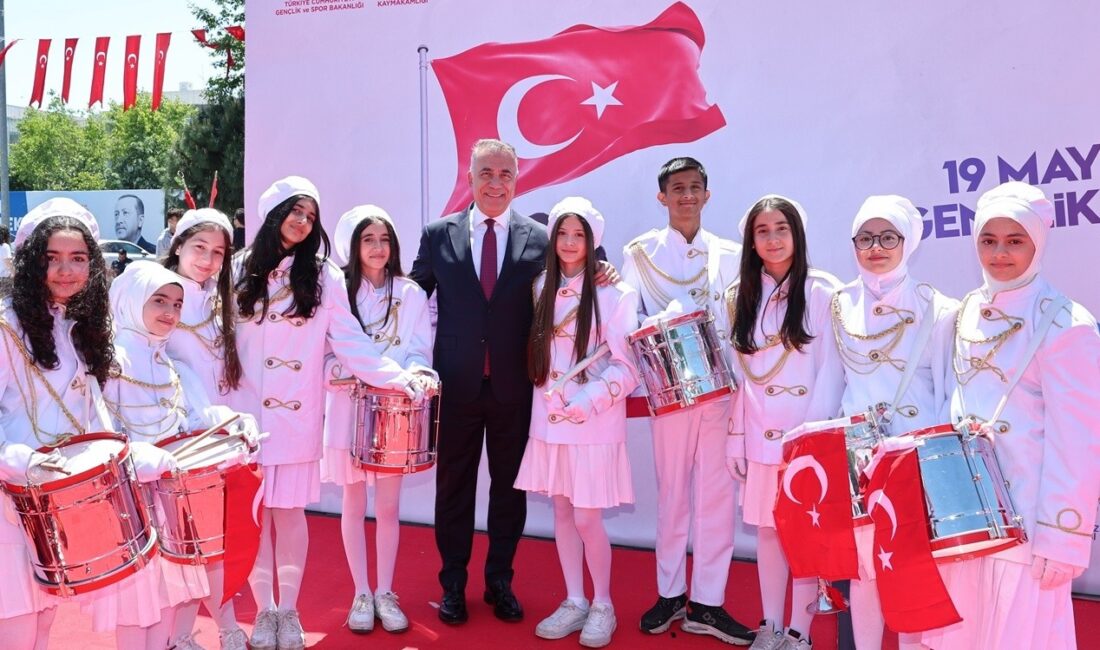 19 Mayıs Gençlik ve Spor Bayramı’nı kutlayan Sultangazi Belediye Başkanı