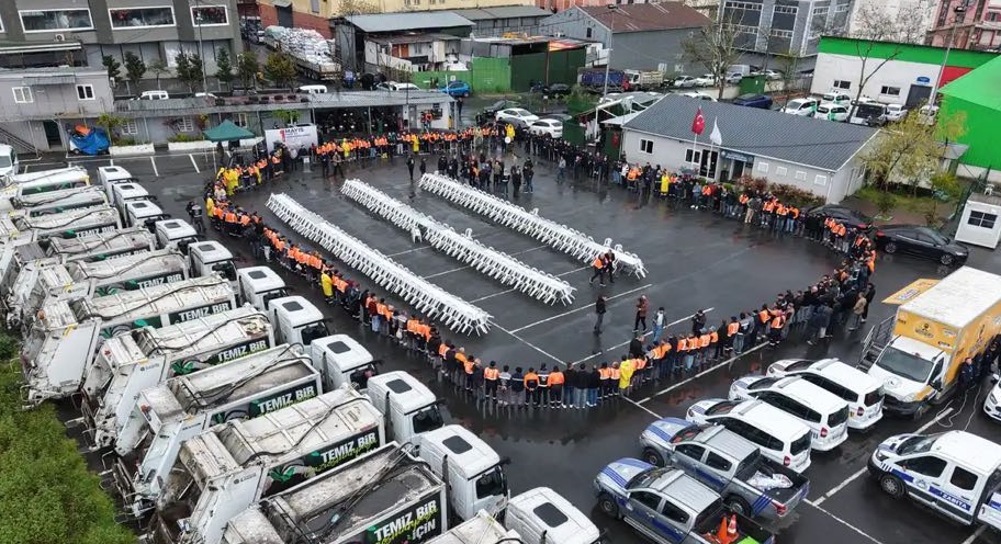 Gaziosmanpaşa Belediyesi personeli, 1 Mayıs Emek ve Dayanışma Günü kapsamında