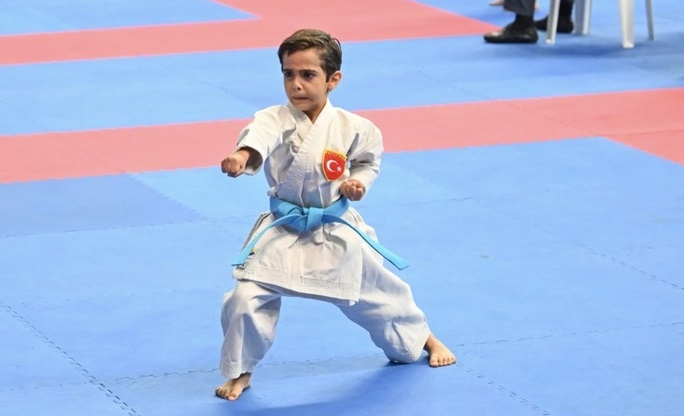 GAZİOSMANPAŞA’NIN GURURU KAAN AYAZ TAÇ BALKAN ŞAMPİYONU OLDU 29-31 Mayıs tarihlerinde İstanbul’da düzenlenen Balkan Çocuklar Karate Şampiyonası’nda, Gaziosmanpaşa