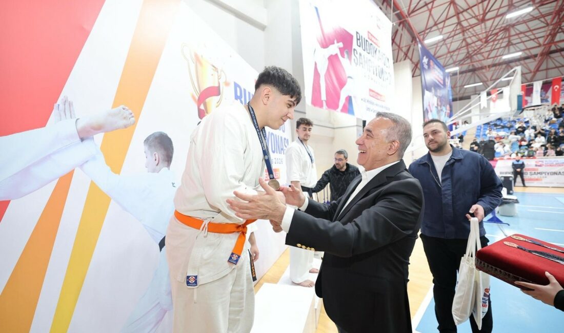 Sultangazi Belediyesi’nden 19 Mayıs Budokaido Şampiyonası Sultangazi Belediyesi, Gençlik ve Spor Bakanlığı işbirliği ile düzenlenen ‘19