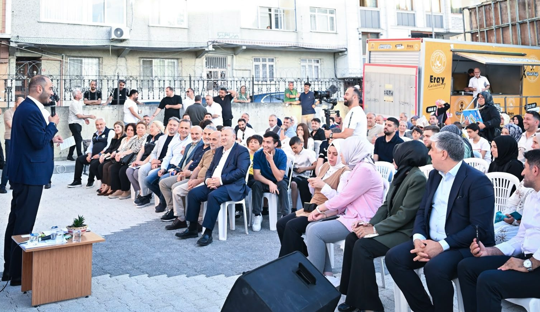 “VATANDAŞ SORUYOR, BAŞKAN CEVAPLIYOR” PROGRAMININ İLKİ KARADENİZ MAHALLESİ’NDE YAPILDI Gaziosmanpaşa Belediye Başkan Vekili Eray Karadeniz’in vatandaşlarla doğrudan bir araya