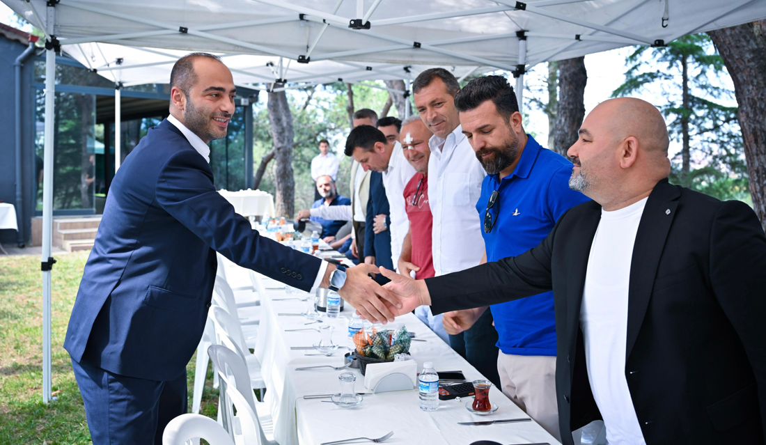 KENTSEL DÖNÜŞÜMDE İŞ BİRLİĞİ VE İSTİŞARE TOPLANTISI Gaziosmanpaşa Belediye Başkanı Eray Karadeniz, ilçede yürütülen kentsel dönüşüm çalışmalarını