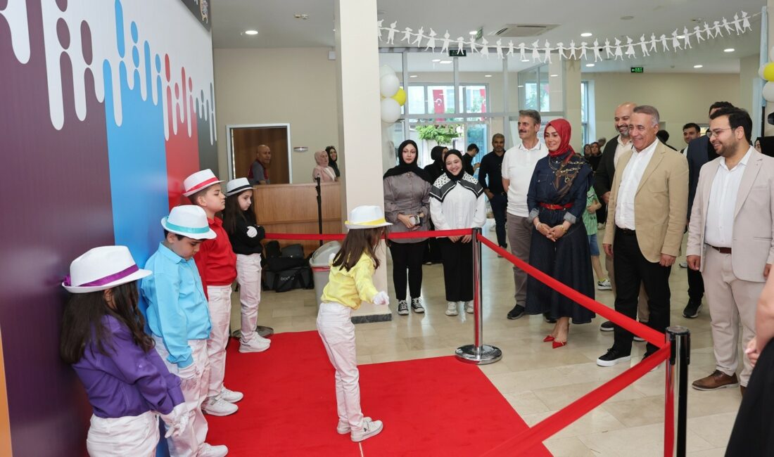 Kaşif Çocuklar Mezun Oldu Sultangazi Belediyesi’nin 5-8 yaş aralığındaki çocuklara bilim ve sanat sevgisi