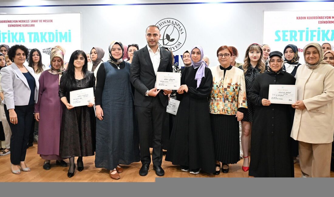 KADIN KOORDİNASYON MERKEZİ KURSİYERLERİNİN SERTİFİKA HEYECANI Gaziosmanpaşa Belediyesi Kadın Koordinasyon Merkezi bünyesindeki sanat ve meslek edindirme