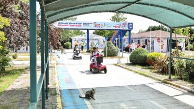 Sultangazi Belediyesi’nin çocukları bilinçlendirmek için hayata geçirdiği "Deprem Eğitim Parkı”