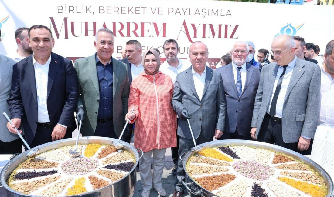 Sultangazi Belediyesi, Muharrem ayının bereketini ilçe sakinleriyle birlikte paylaştı.
