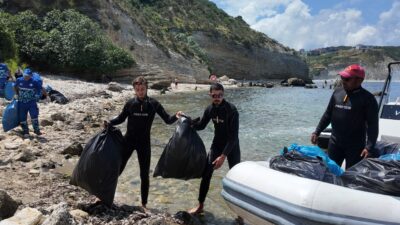 Arnavutköy Karaburun Sahili’nde Temizlik Sorumluluğu İBB’de Olan Kayalık Bölgeler için Arnavutköy Belediyesi Harekete Geçti Arnavutköy Karaburun Sahili’nde temizlik hizmetlerinden İstanbul Büyükşehir Belediyesi sorumlu olmasına