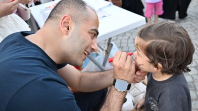 Gaziosmanpaşa Belediye Başkanı Eray Karadeniz, Millet Bahçesindeki programa katılarak öğrencilere
