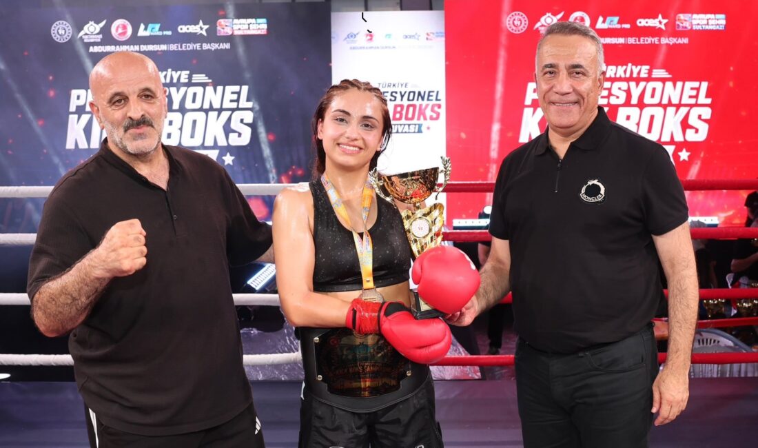 Sultangazi Belediyesi, Türkiye Profesyonel Kick Boks Turnuvası’na ev sahipliği yaptı Sultangazi Belediyesi'nin ev sahipliğinde düzenlenen Türkiye Profesyonel Kick Boks Turnuvası,