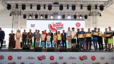 Bu yıl üçüncüsü düzenlenen Yeniköy Karpuz Festivali Karaburun Sahili’nde yoğun