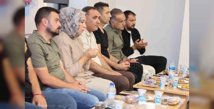 Sanatçı Hüseyin Altın vefatının 10. yılında Sultangazi’de dualarla anıldı Sanatçı Hüseyin Altın’ın vefatının 10. yılında! Sultangazi Belediyesi anma programı