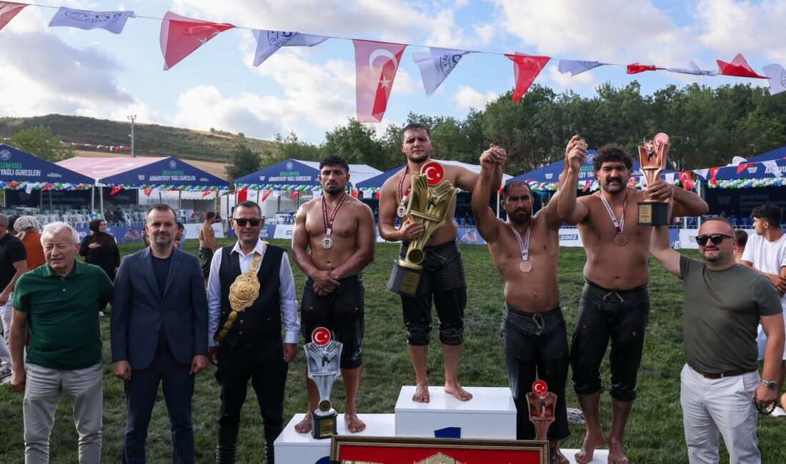 578 Kırkpınar Pehlivanı Arnavutköy’de Kol Bağladı Arnavutköy Belediyesi tarafından bu yıl 11’incisi düzenlenen Geleneksel Yağlı Güreşler,