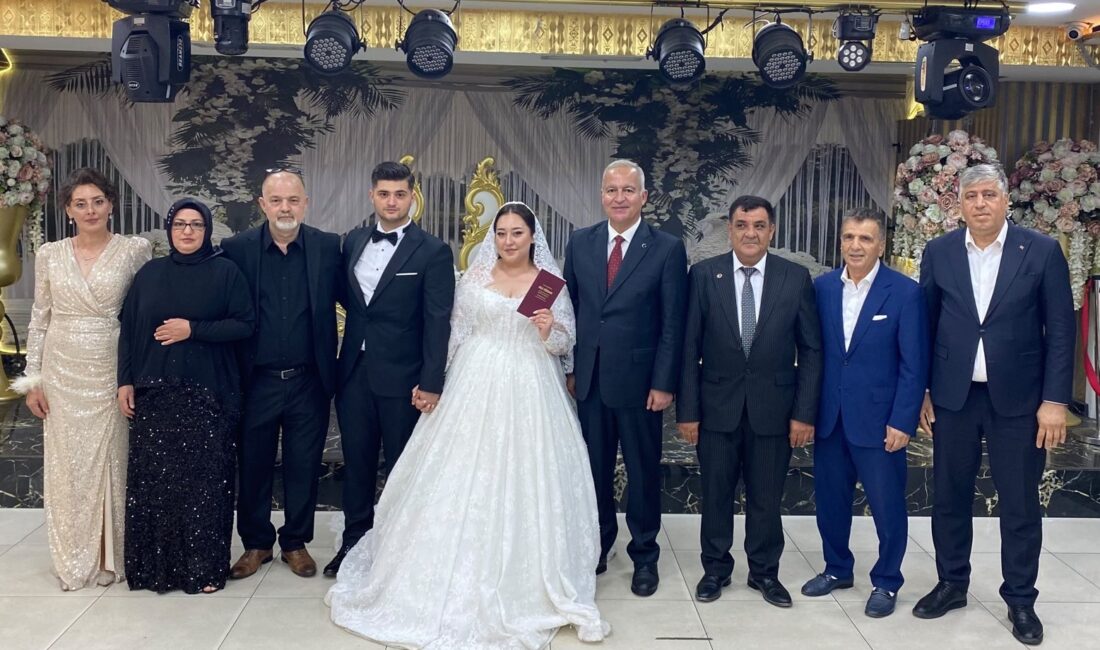 Soylu ve Yıldız ailelerinin mutlu günü Gizem Damla ve Barış çiftlerin görkemli nikahına başkanlar şehit oldu.