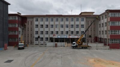 Yeni Eğitim Yılı Öncesi Arnavutköy’de Okullarda Hummalı Çalışma Yeni eğitim öğretim yılının başlamasına sayılı günler kala ilçemizdeki okullarda