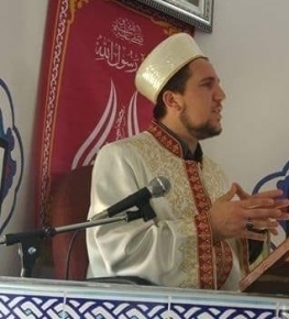 Hafız Hüseyin Özyurt; Allah Resulü buyurdu “Yetime kol kanat geren