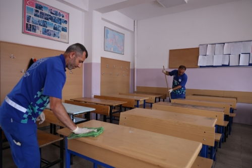 Yeni eğitim öğretim yılı yaklaşırken ilçemizdeki okullarda yürüttüğümüz temizlik çalışmalarına