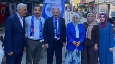 Başkan Orhan Tanas, ziyaretçileri kabul ediyor Gaziosmanpaşa Erzurumlular Sosyal Yardımlaşma ve Dayanışma Derneği Başkanı Orhan Tanas