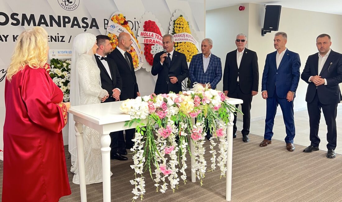 Zeynep ve Zülfü çiftlerin nikahları Millet Bahçesi’nde görkemli törenle yapıldı Duygu Hastaneleri Mütevelli Heyeti Başkanı İsmail Sezer'in kızı Zeynep'in nikahı