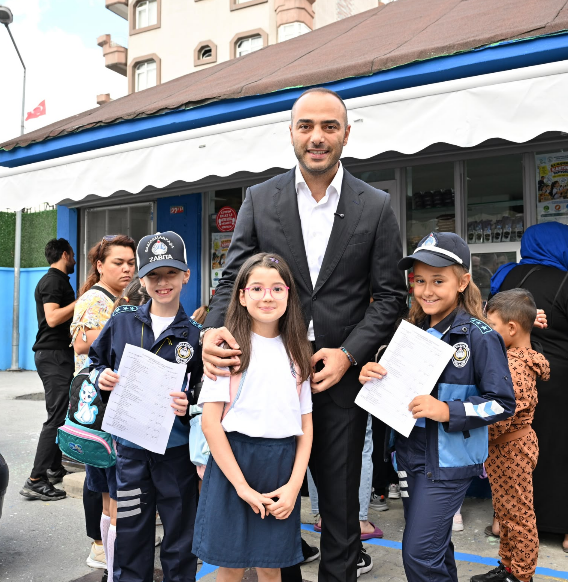 GAZİOSMANPAŞA’DA İLK ZİL ÇALDI, OKULLARDA DENETİM MESAİSİ BAŞLADI Gaziosmanpaşa’da yeni eğitim öğretim yılının başlamasıyla birlikte öğrencilerin sağlığı ve