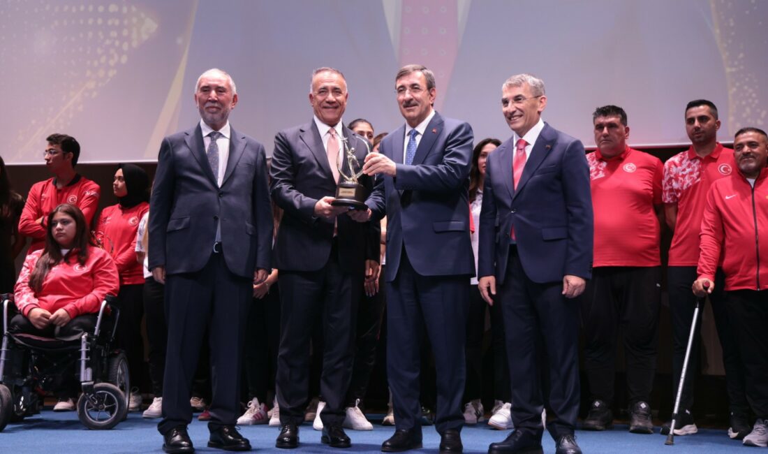 Başkan Dursun’a Spora Destek Ödülü! Sultangazi Belediyesi Ödül Alan Tek Belediye Oldu.
