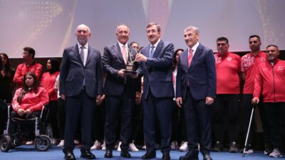 Başkan Dursun’a Spora Destek Ödülü! Sultangazi Belediyesi Ödül Alan Tek Belediye Oldu.