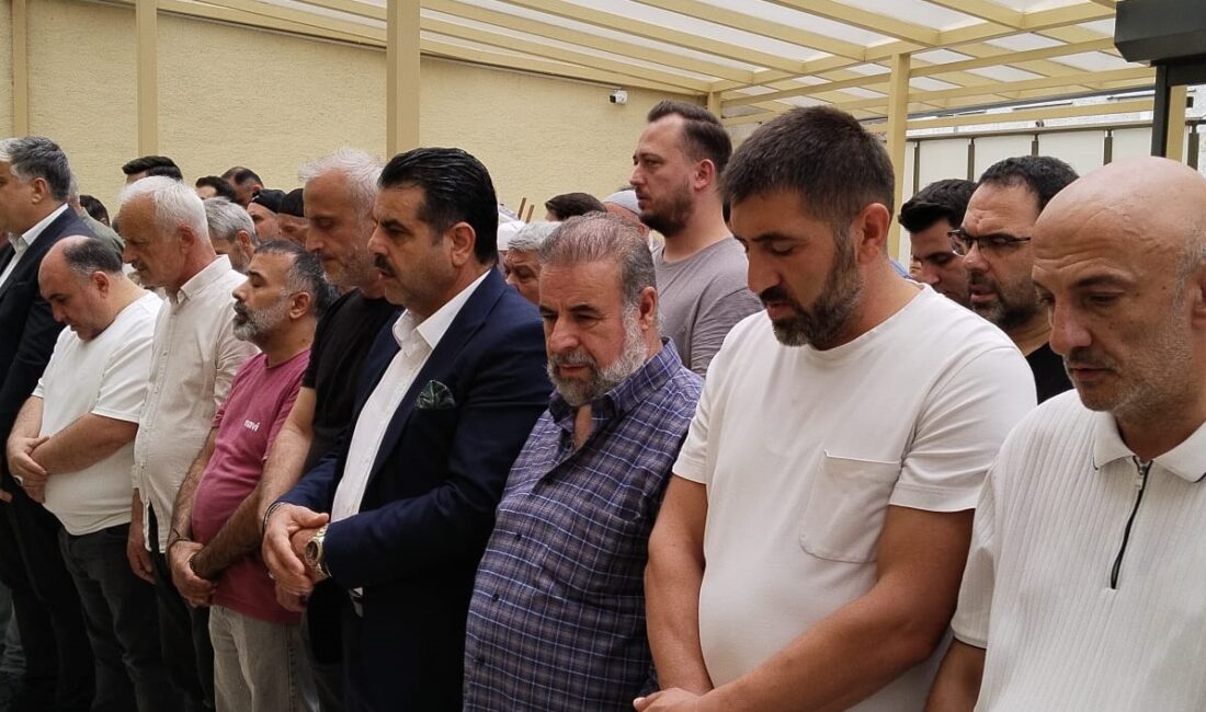 Erol Gökmen Valide Camii’nden dualarla ebediyete uğurlandı Mehmet Memişoğlu ve Necdet Memişoğlu’nun enişteleri Erol Gökmen ebediyete uğurlandı.