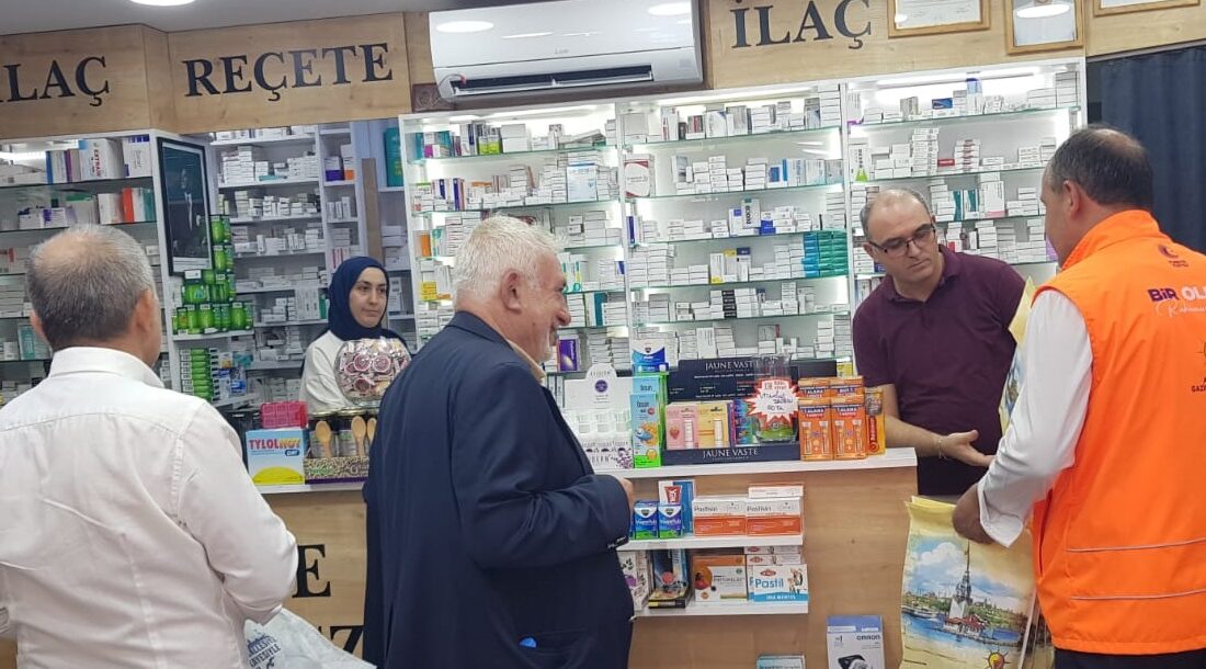 AK Parti Başkanı Yusuf Polat, eczacıları ve çalışanlarını ziyaret ettik AK Parti Başkanı Yusuf Polat " Eczacılarımızı özverili çalışmalarından dolayı