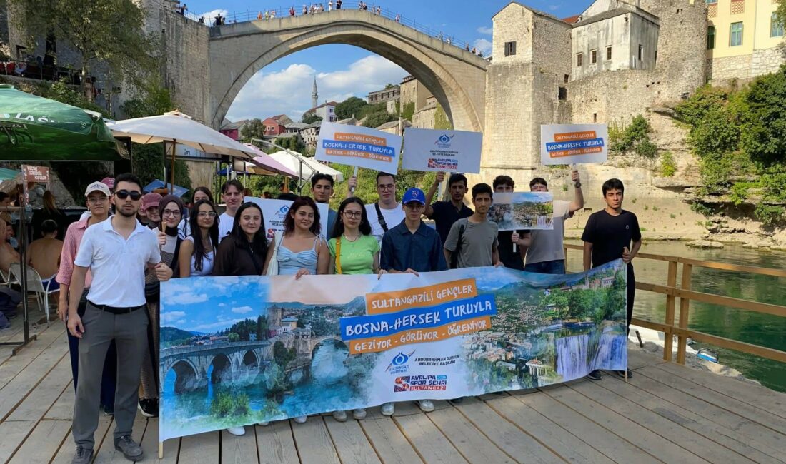 Başarıya kayıtsız kalmayan Sultangazi Belediyesi, ilçe genelindeki lise birincileri ve