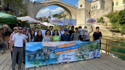 Başarıya kayıtsız kalmayan Sultangazi Belediyesi, ilçe genelindeki lise birincileri ve