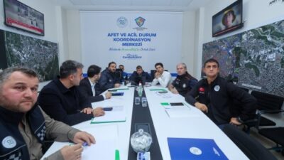 Yoğun Yağış Mesaimiz Aralıksız Sürüyor İstanbul genelinde etkisini sürdüren yoğun yağış nedeniyle ilçemizin dört bir