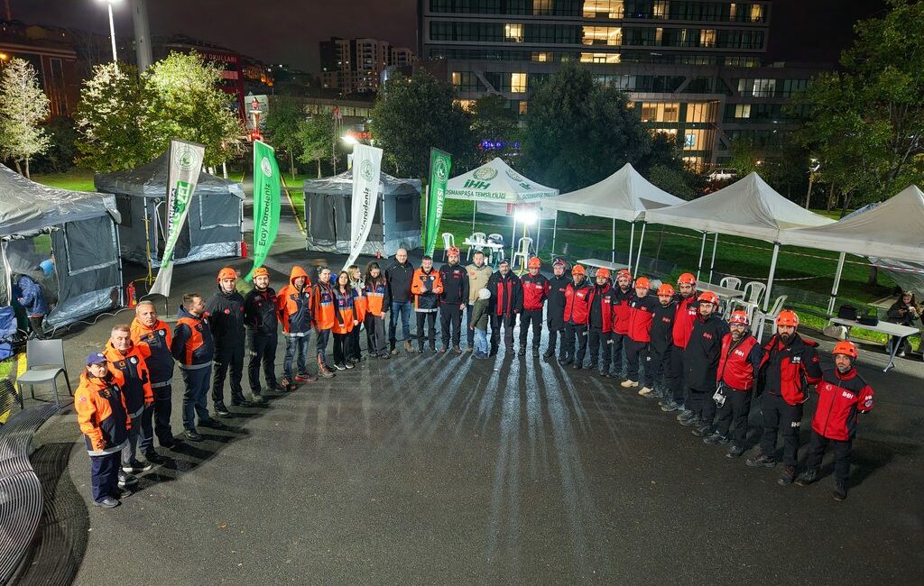 Gaziosmanpaşa’da 7.0 büyüklüğündeki olası İstanbul merkezli deprem senaryosu sahada uygulandı.