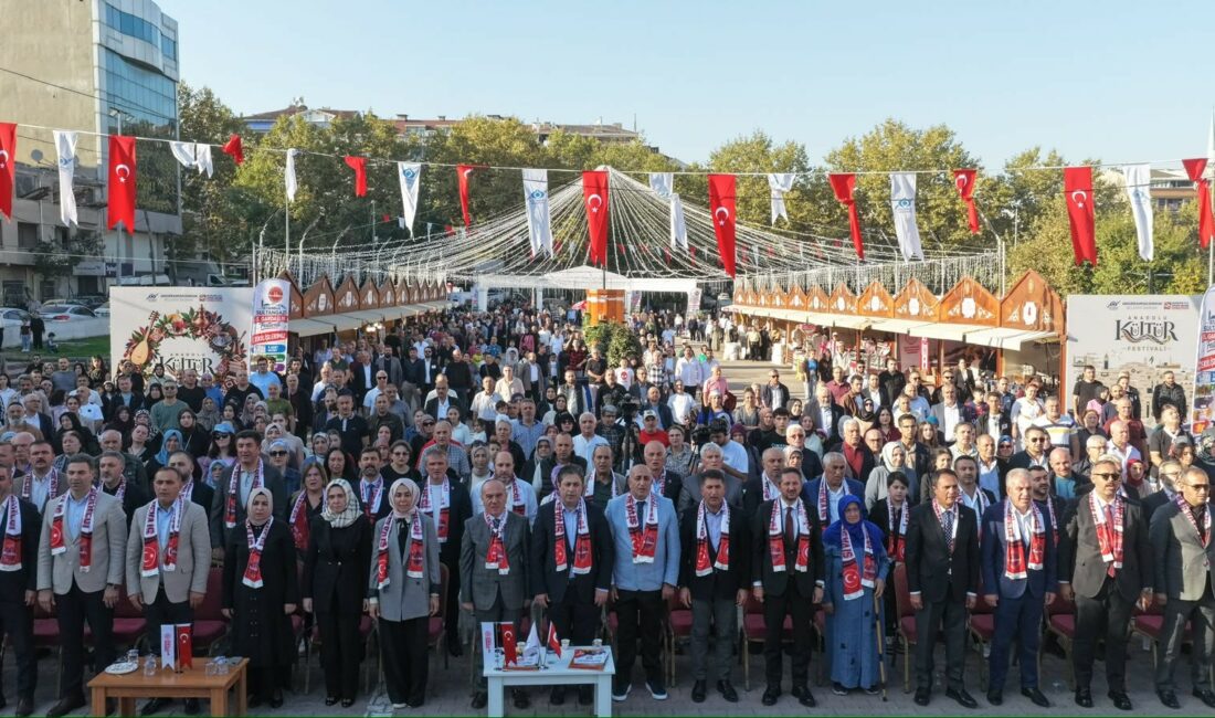 5. Sultangazi Sivas Festivali Anadolu Kültür Festivali’nde Sivas rüzgarı esti. 5. Sultangazi Sivas Gardaşlık
